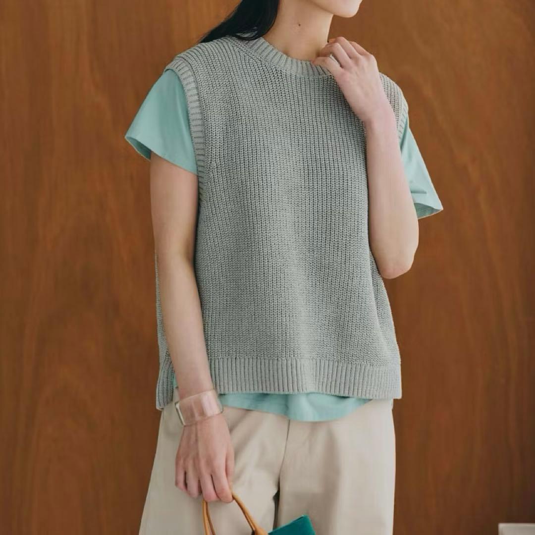 「私にちょうどいいベーシック」ペーパーコットンのニットベスト グレー