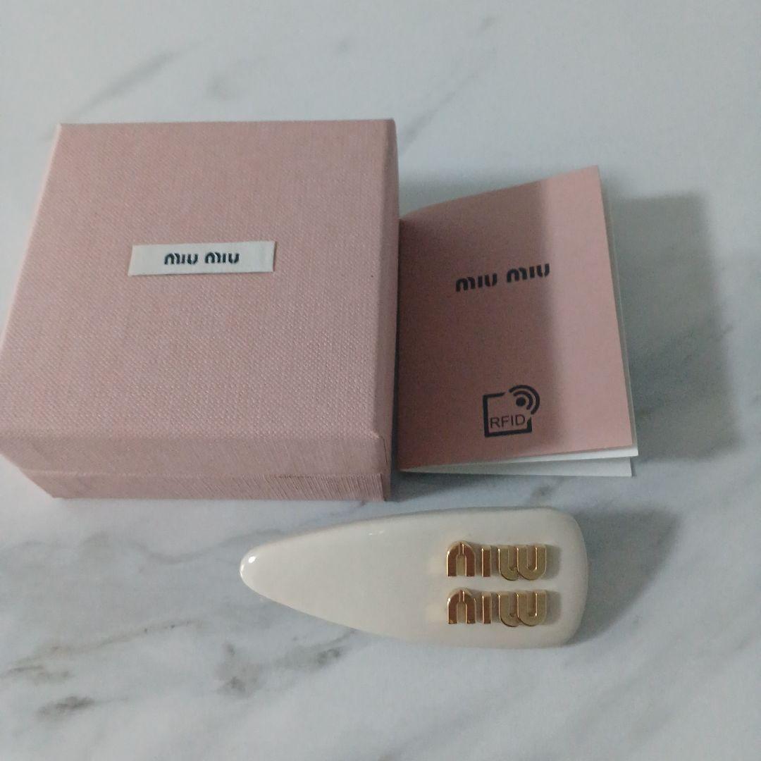 miu miu ヘアクリップ ホワイト