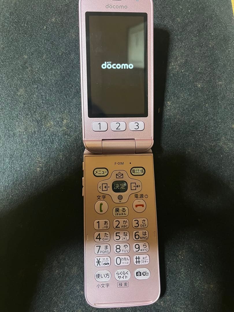 docomo F-01M ピンク 折りたたみ式 らくらくホン