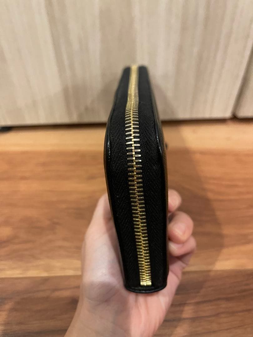 プラダ　長財布