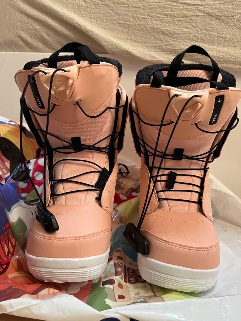 サロモン ピンク 女性用 スノーボードブーツ