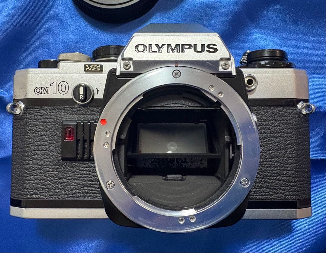 【美品】　OLYMPUS オリンパス　OM10 シルバー　一眼レフカメラフイルム