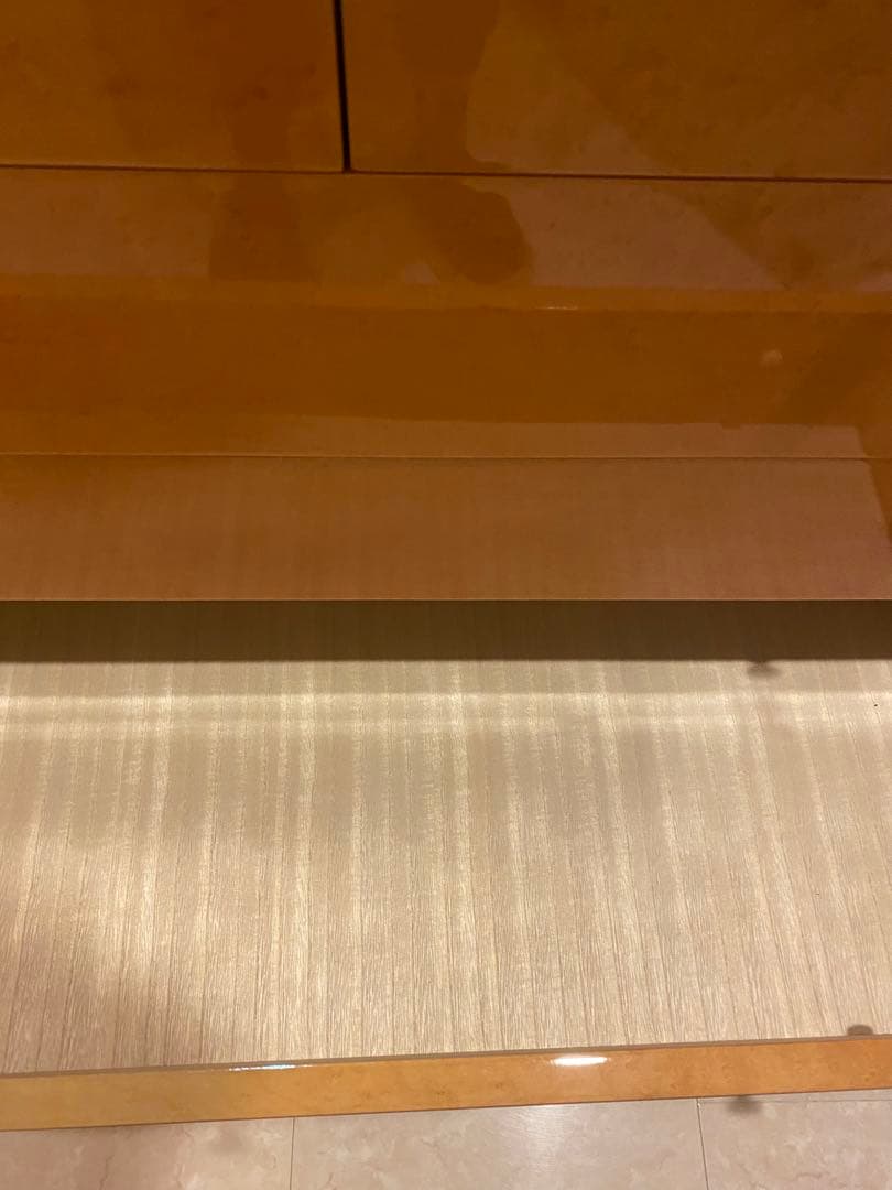 明るい木目の4段チェスト