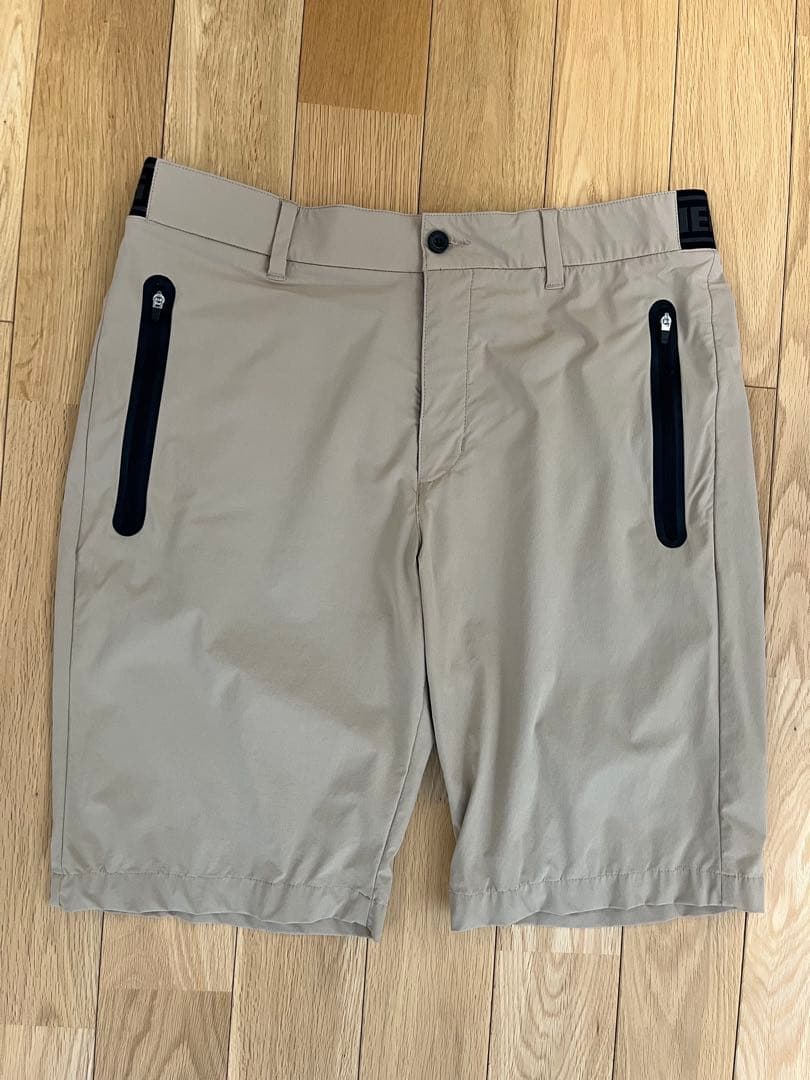 船*ン様 BRIEFING ベージュ ショートパンツ