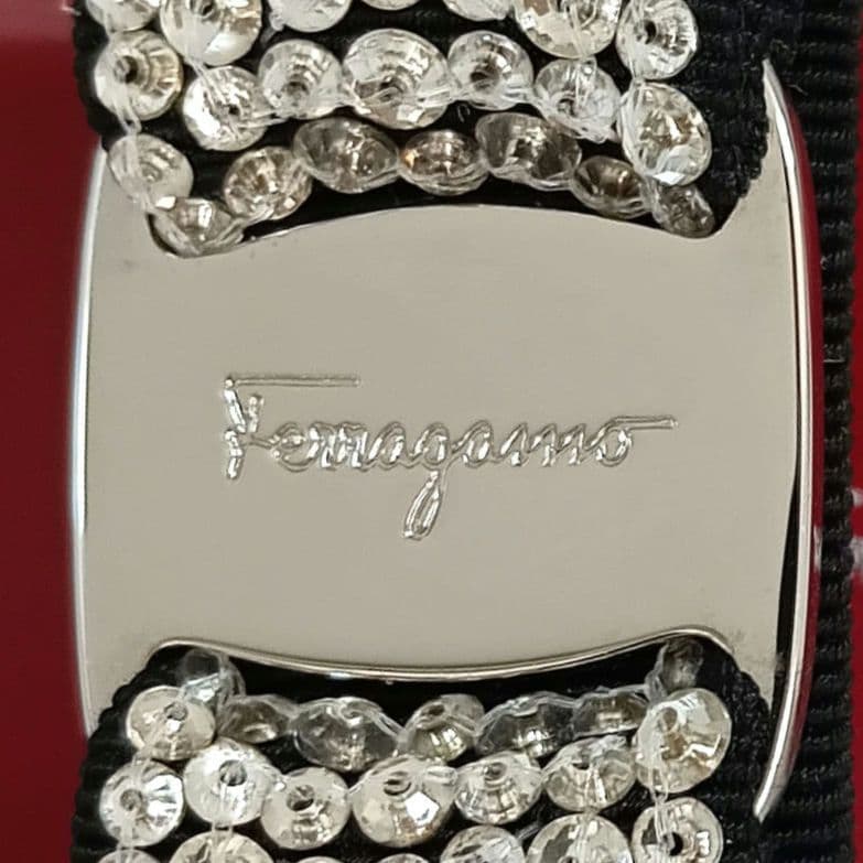 ANQ08 サルヴァトーレフェラガモ 美品 ヴァラリボン バレッタ 髪留め