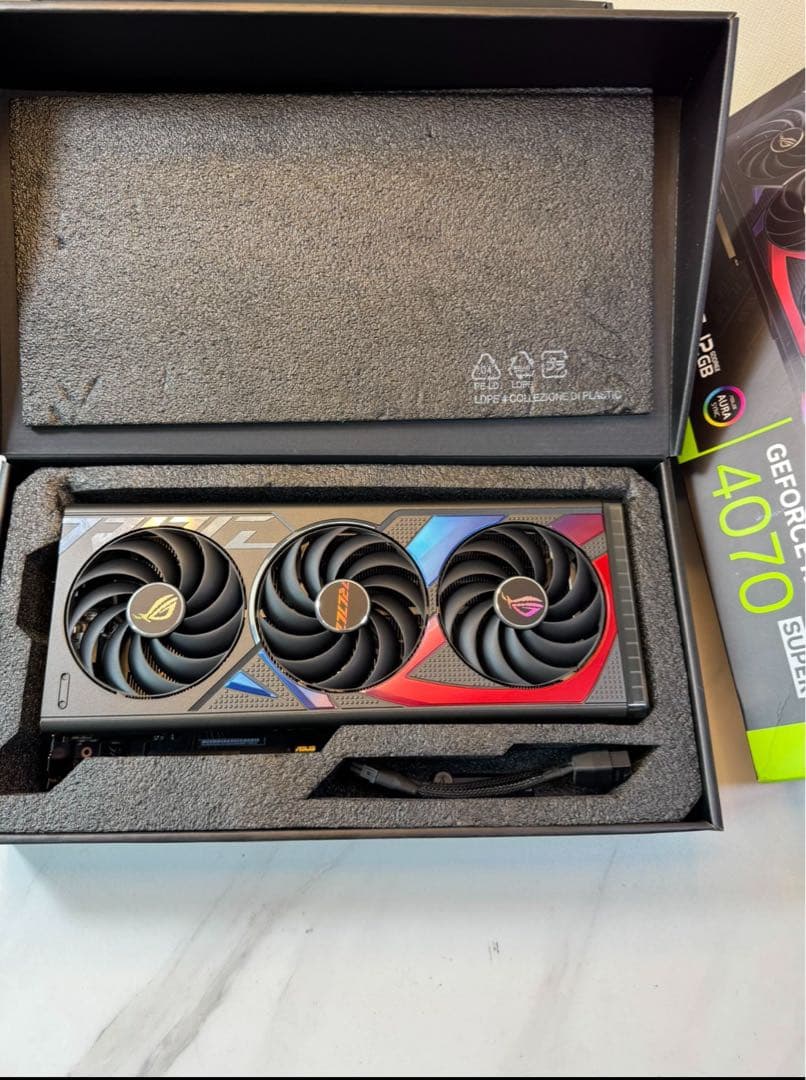 グラフィックボード・グラボ・ビデオカード ASUS ROG STRIX GAMING RTX 4070 Super