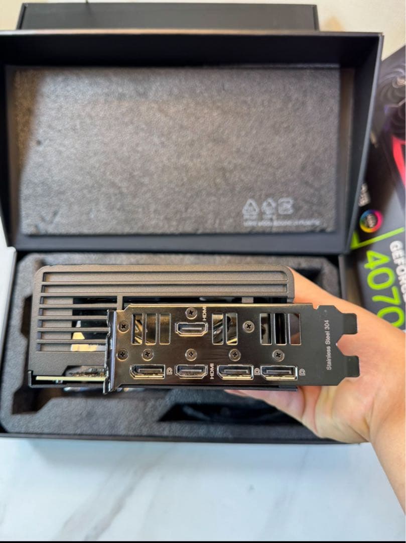 グラフィックボード・グラボ・ビデオカード ASUS ROG STRIX GAMING RTX 4070 Super