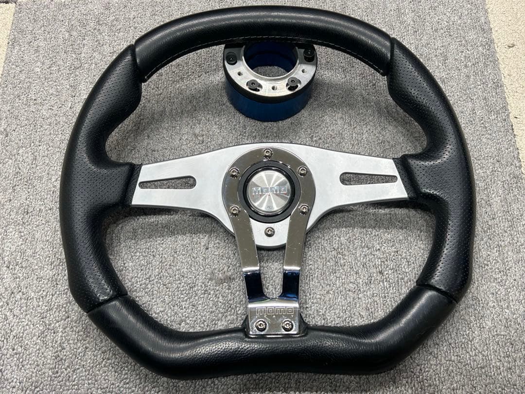 【希少】MOMO モモ　ステアリング TREK R ハンドル ボスセット