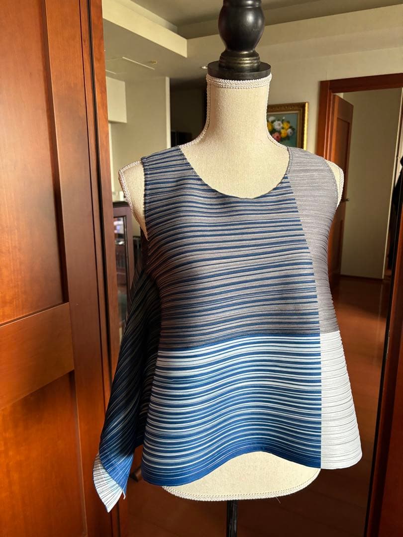 新品タグ付プリーツプリーズ Photon BOUNCE横プリーツトップス