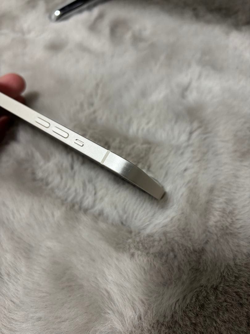 Apple iPhone 13 スターライト　本体（値下げ中）