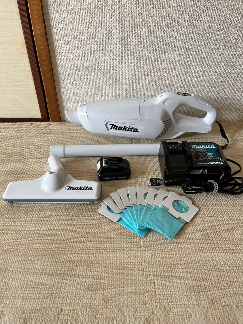 Makita 充電式クリーナー CL107FD 掃除機　マキタ