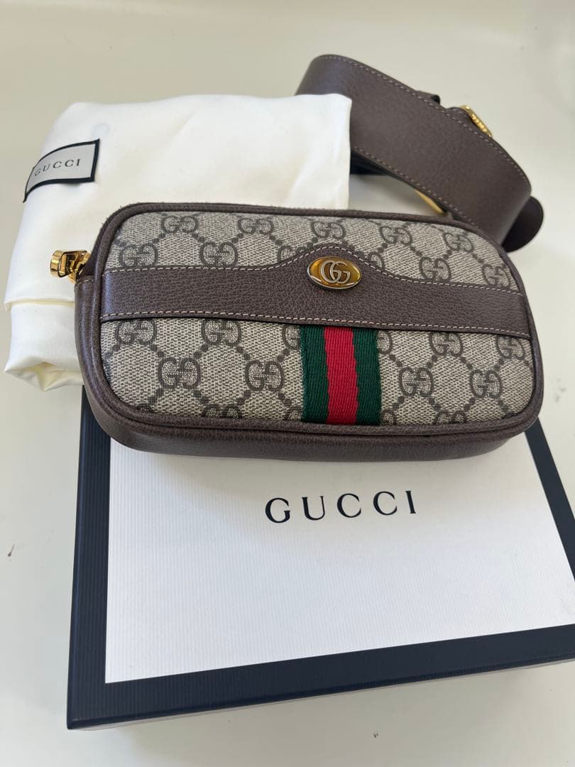 GUCCI ボディバッグ GGキャンバス