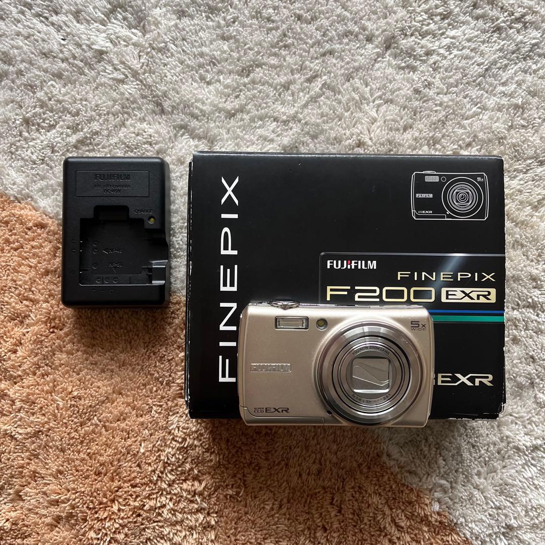 FUJIFILM F200 EXR コンパクトデジタルカメラ