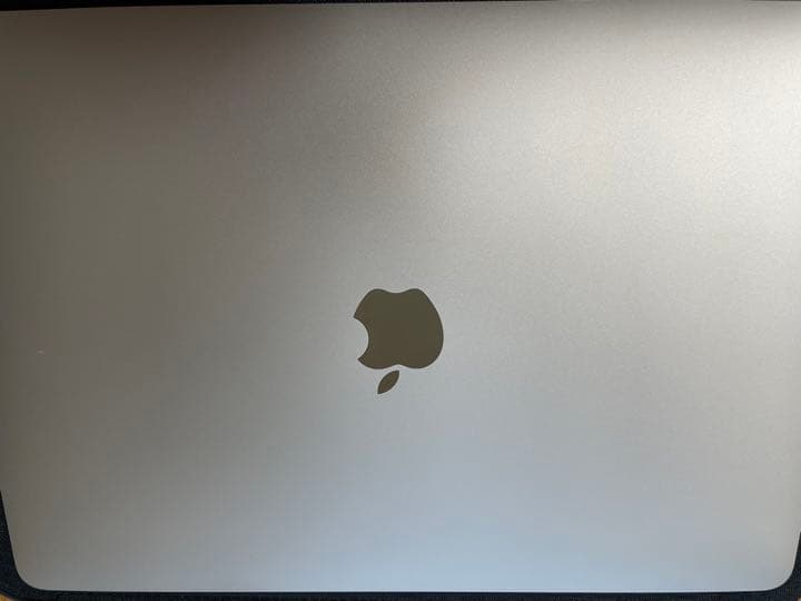 ・《本体外側に傷が入ってます》(画像2枚目参照) ・充電ケーブルセットになります