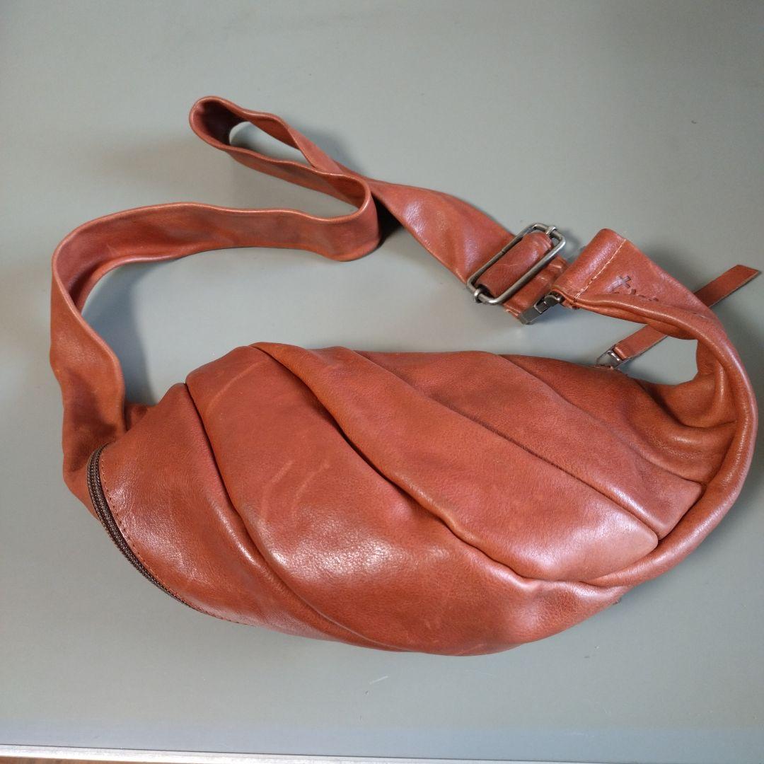 美品trippen] Snakebelt L ( タン）トリッペン　ボディバッグ