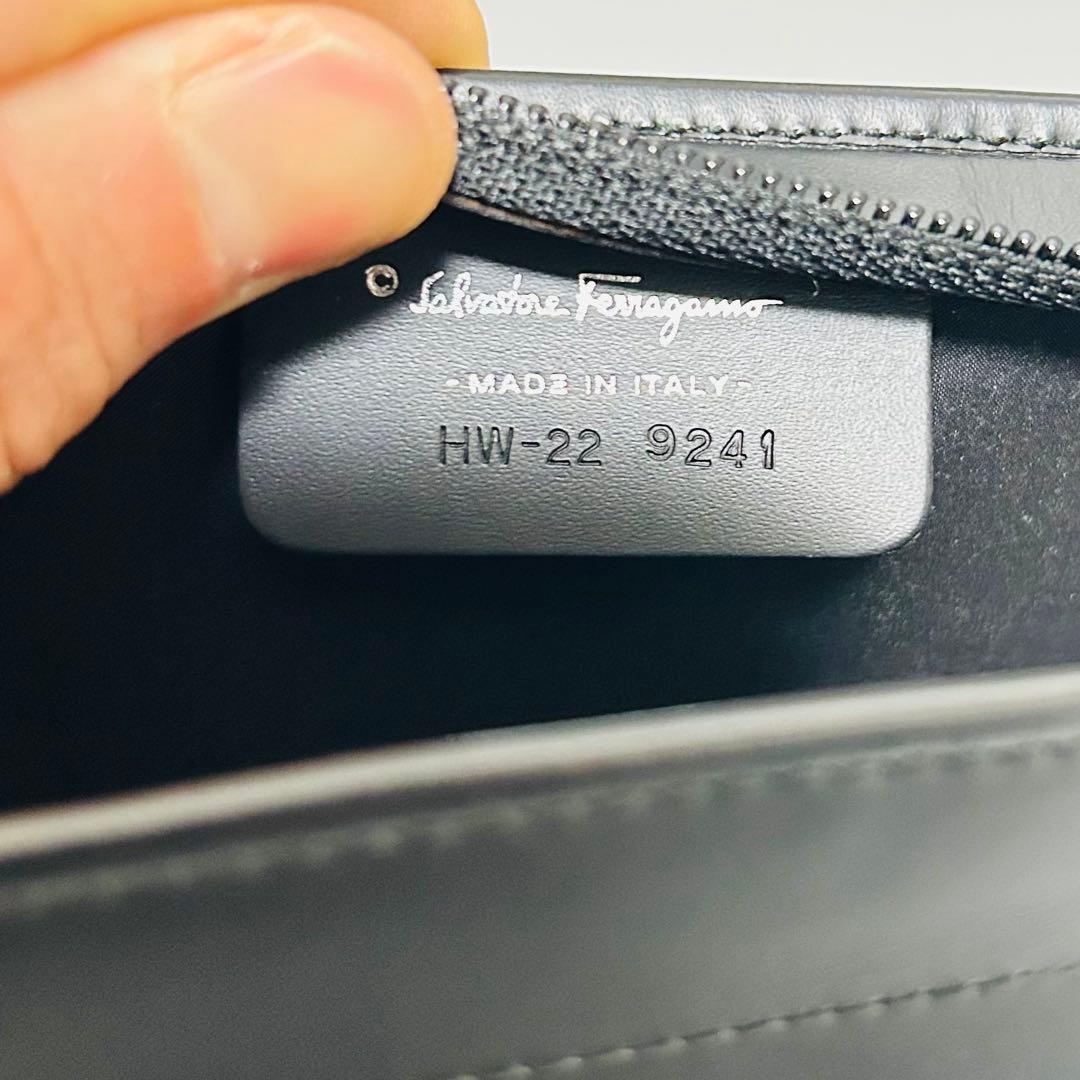 Ferragamoフェラガモ ガンチーニ レザー　ショルダーバッグクラッチバッグ