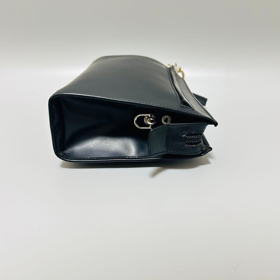 Ferragamoフェラガモ ガンチーニ レザー　ショルダーバッグクラッチバッグ