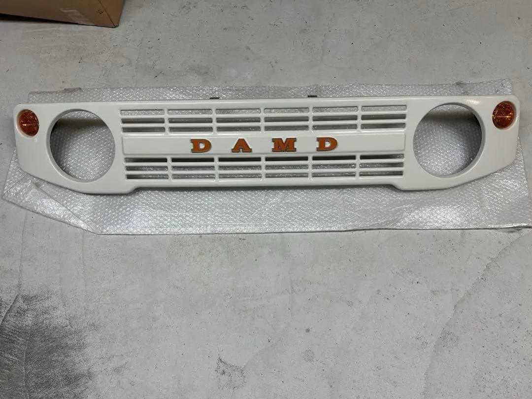 DAMD APIOヴィンテージアイアングリル　白塗装