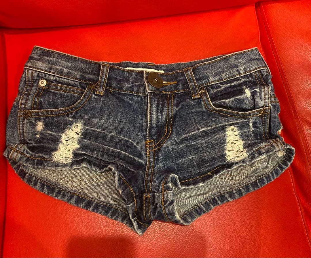 d.i.aダメージ加工ショートパンツ
