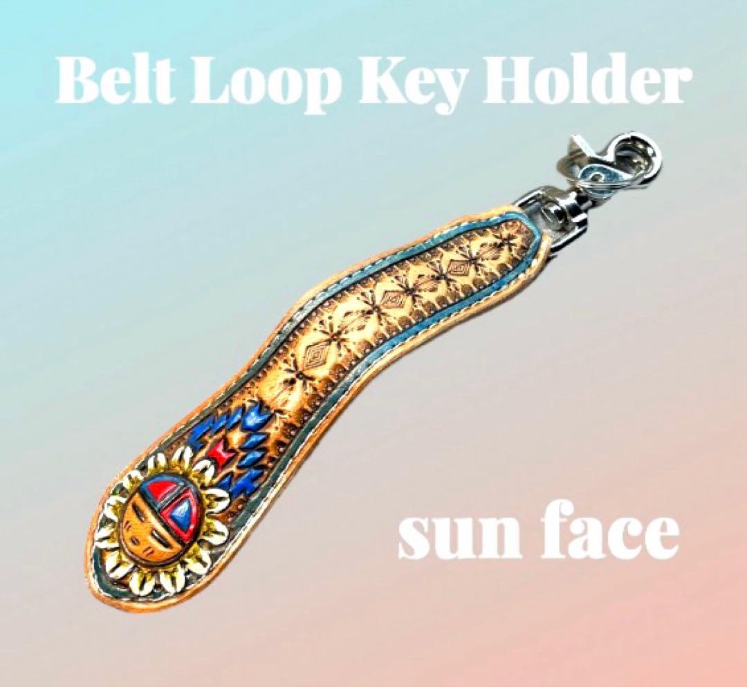 レザーカービング ベルトループキーホルダー　サンフェイス/赤青