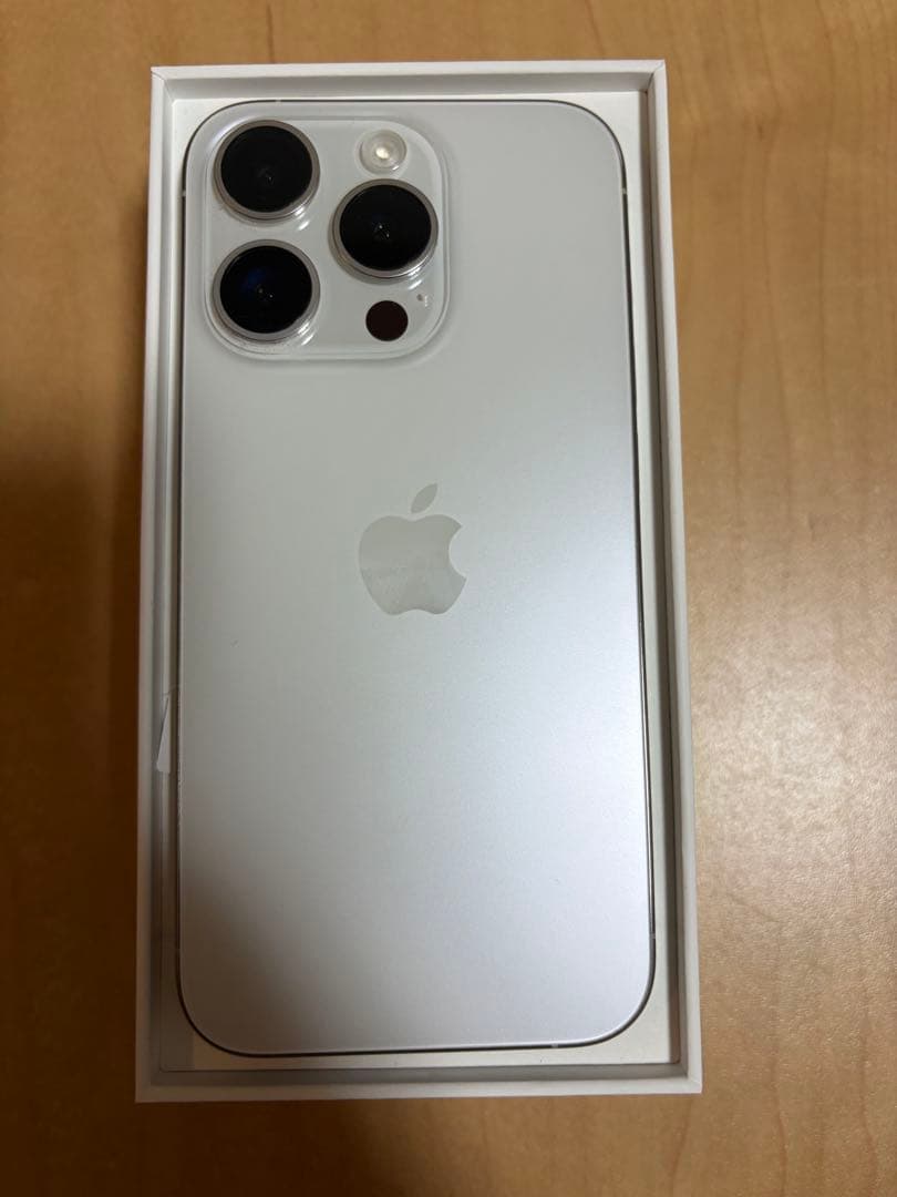 Apple iPhone 15 Pro ホワイトチタニウム　128gb