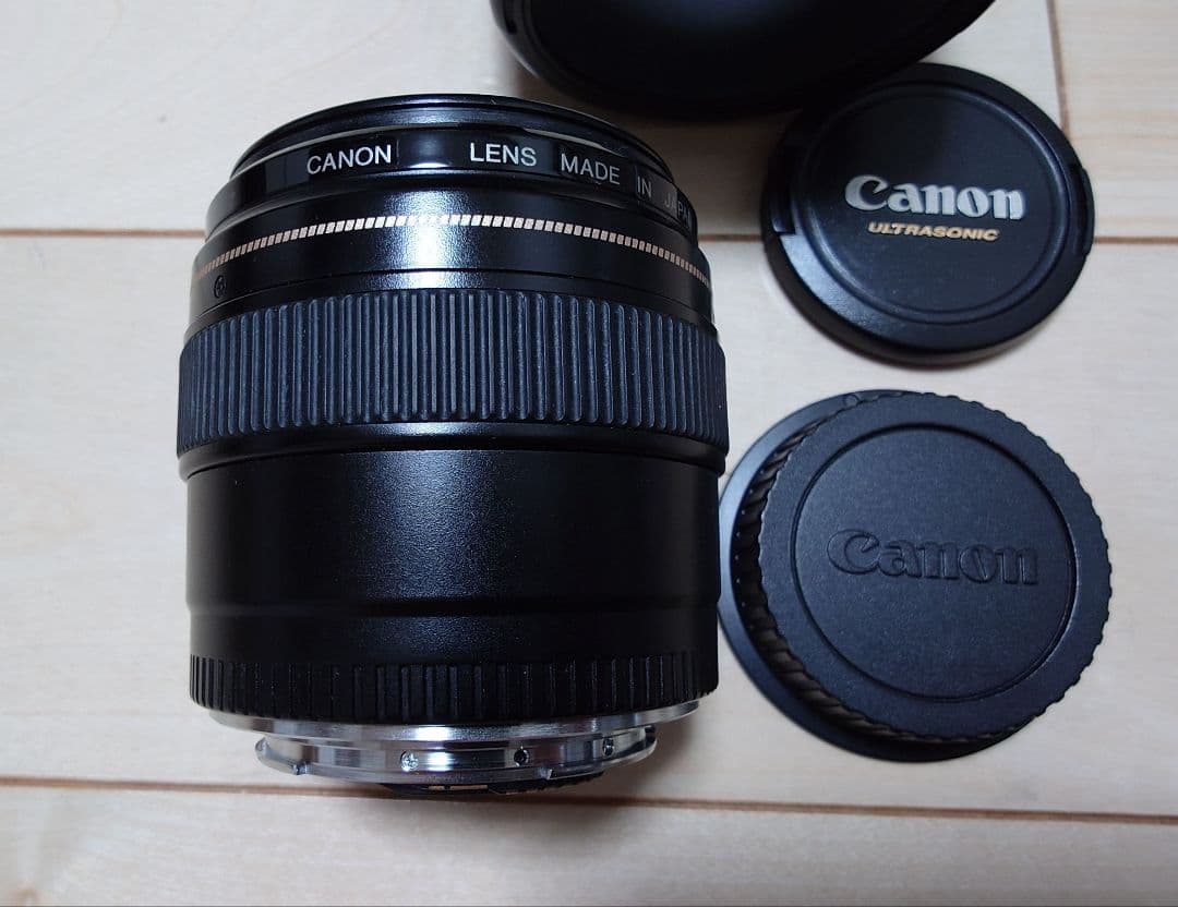 Canon EF 85mm F1.8 USM 単焦点　フード付き