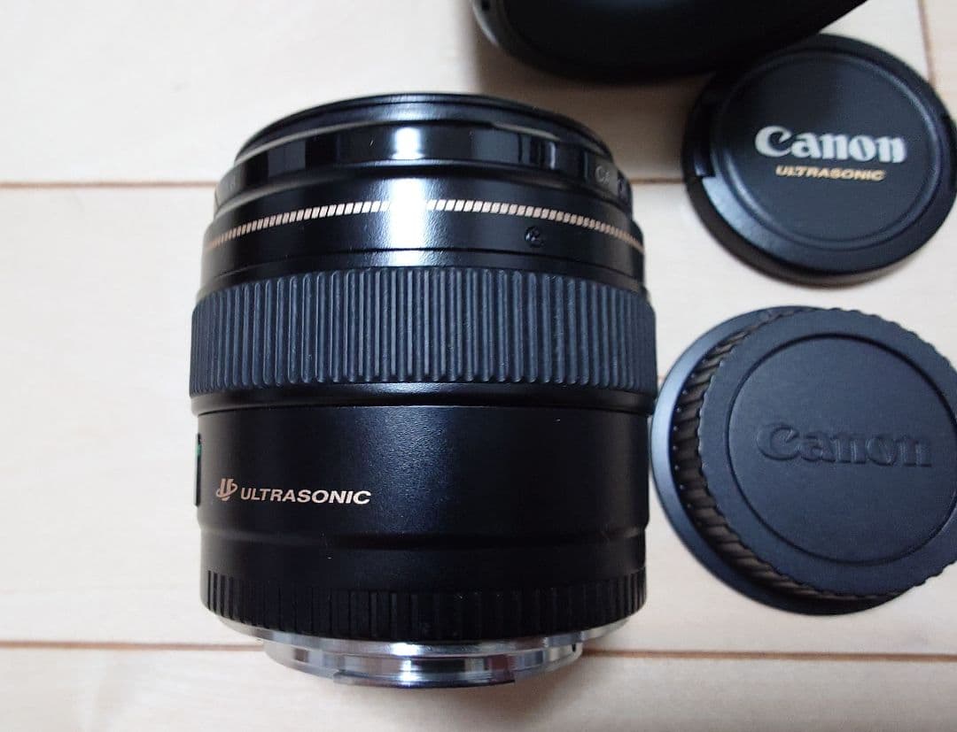 Canon EF 85mm F1.8 USM 単焦点　フード付き