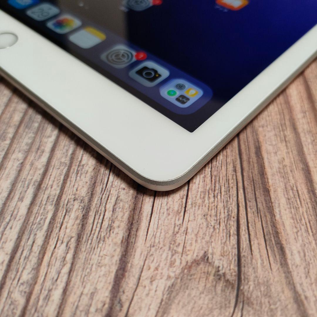 apple iPad 第8世代 32GB SIMフリー シルバー