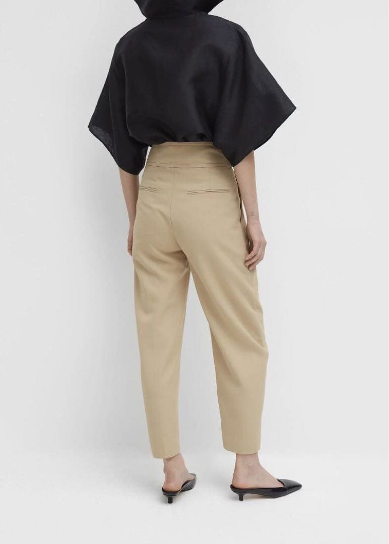 トーテム　TOTEME タック入り　チノパン　スラックス　カジュアル　綺麗め