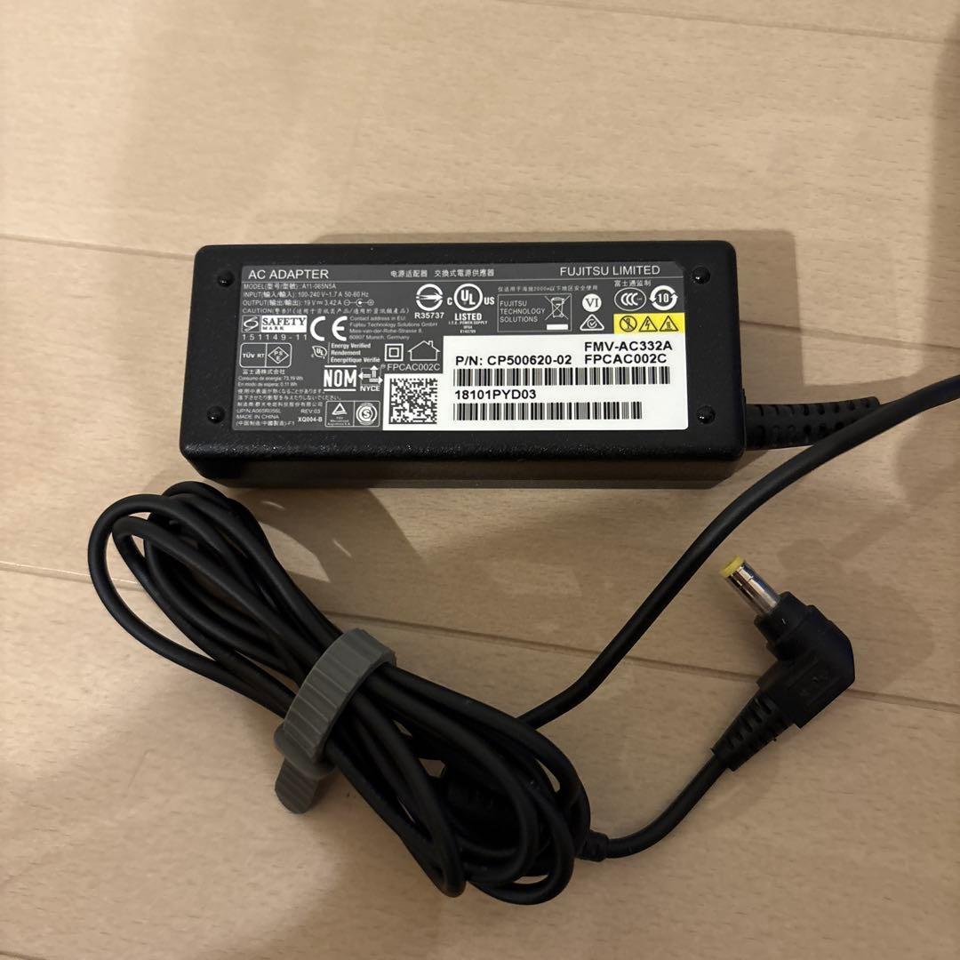 富士通　FMVWB3A37W ノートパソコン