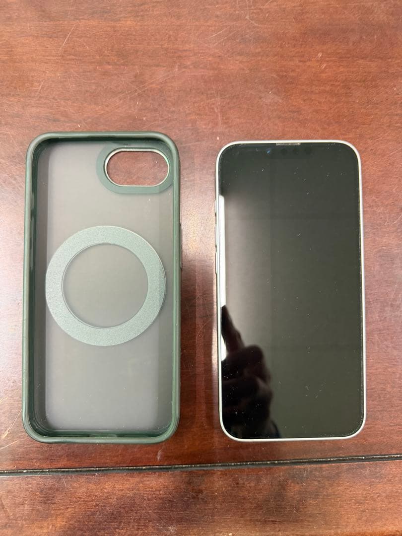 美品　iPhone16e 126GB