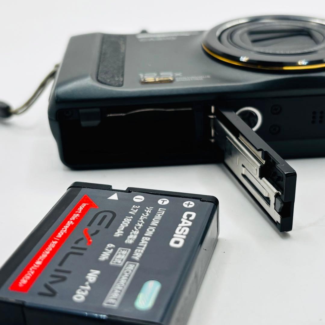 デジタルカメラ CASIO EXILIM EX-ZR100