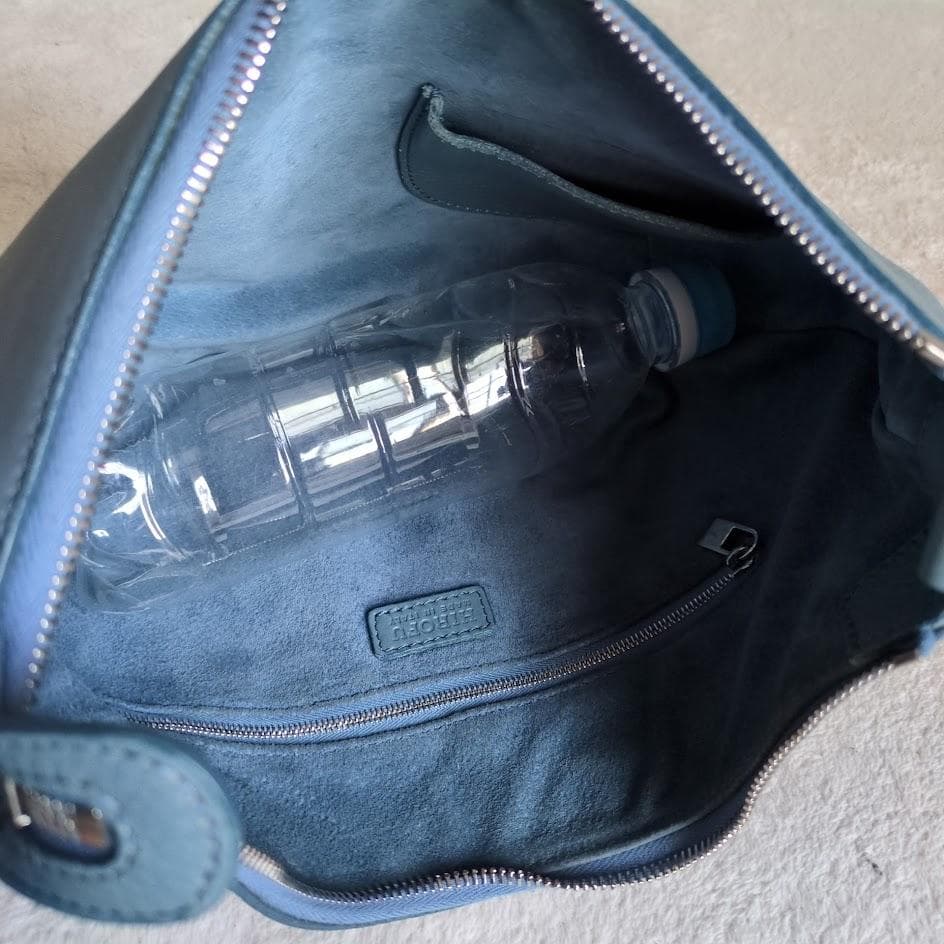 美品　ヒロフ　ショルダーバッグ　2way　ソーロ　ハーフムーン　レザー　ブルー