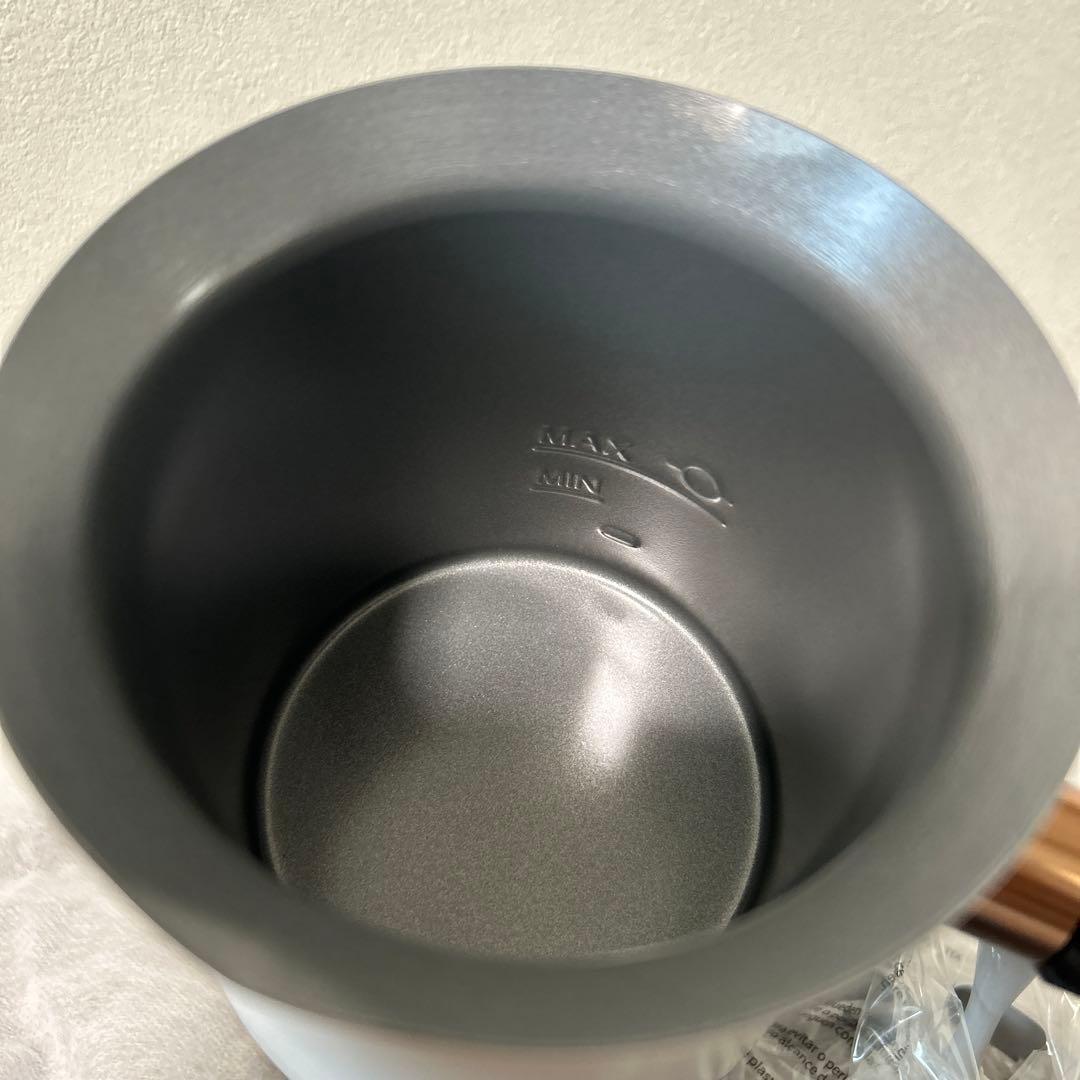 新品・希少✨Hotel Chocolat（ホテルショコラ）ベルベタイザー 白