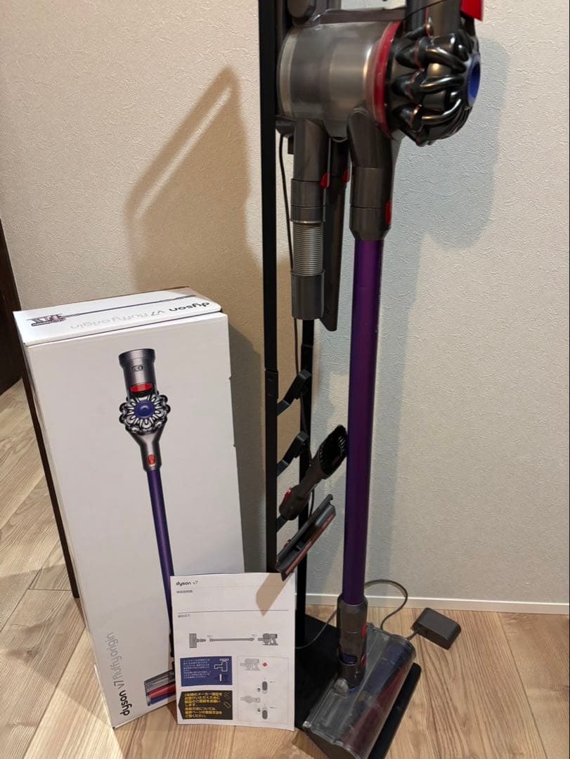 ダイソン V7 SV11 tower スタンド付　コードレスクリーナー 掃除機