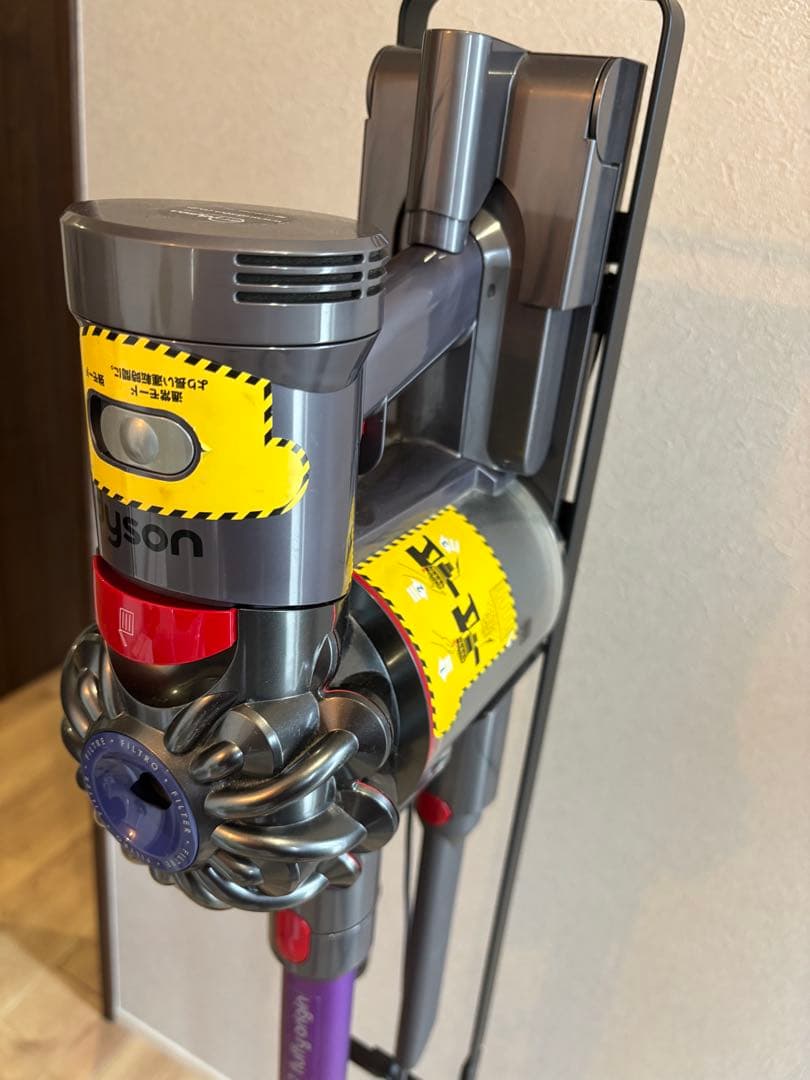 ダイソン V7 SV11 tower スタンド付　コードレスクリーナー 掃除機