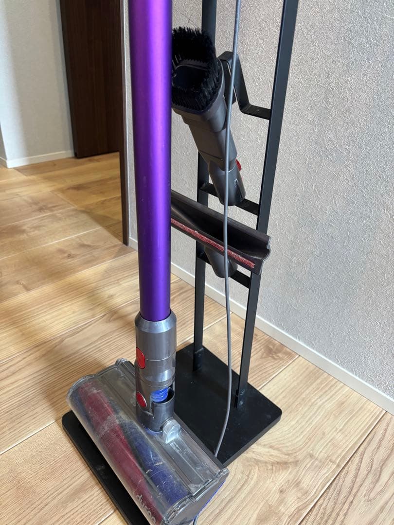 ダイソン V7 SV11 tower スタンド付　コードレスクリーナー 掃除機