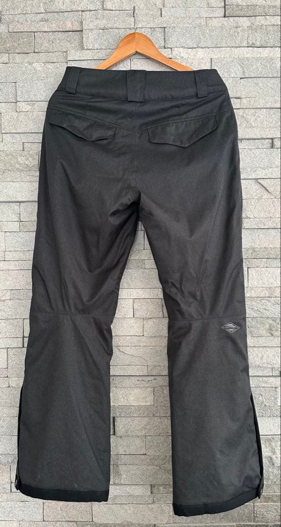 Columbia スノーボードパンツ ブラック　中綿あり レディース