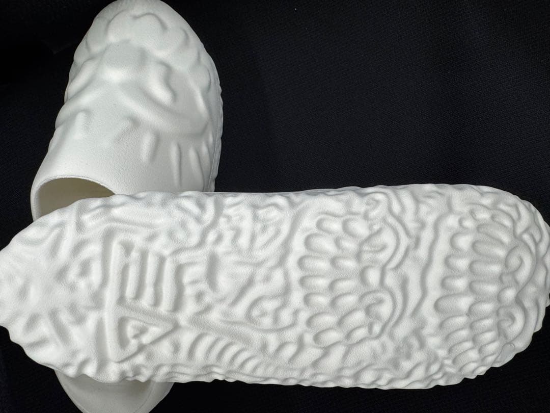 新品未使用　Olaolu SLAWN White CHOMPAZ サンダル