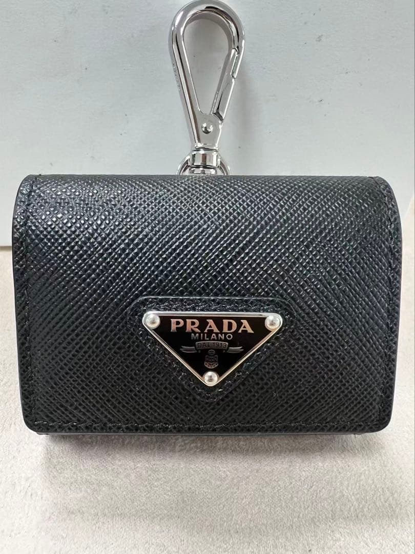PRADA ブラック サフィアーノレザー ケース