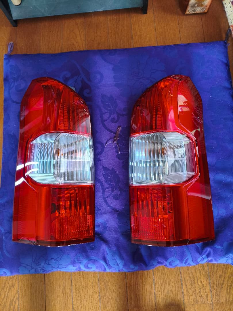 160系プロボックス テールランプ 新車取り外し