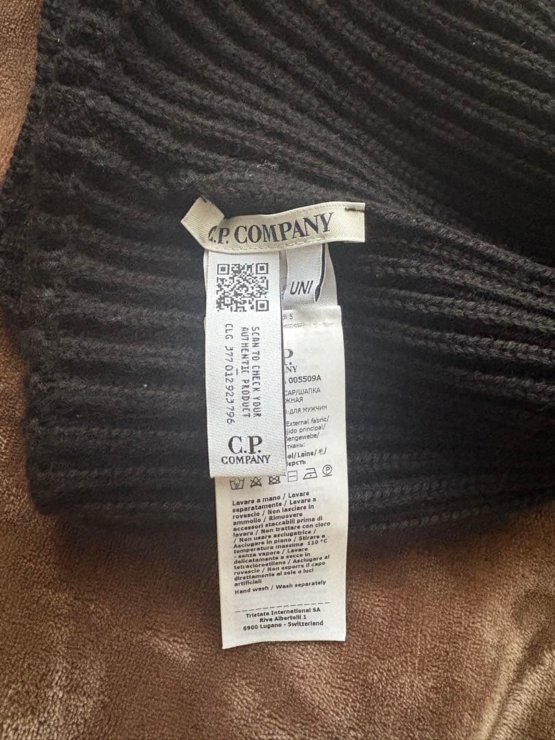 c.p.company ビーニー　ブラック