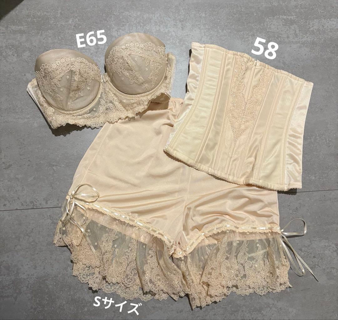 ブライダルインナー　FOUR SIS & CO.