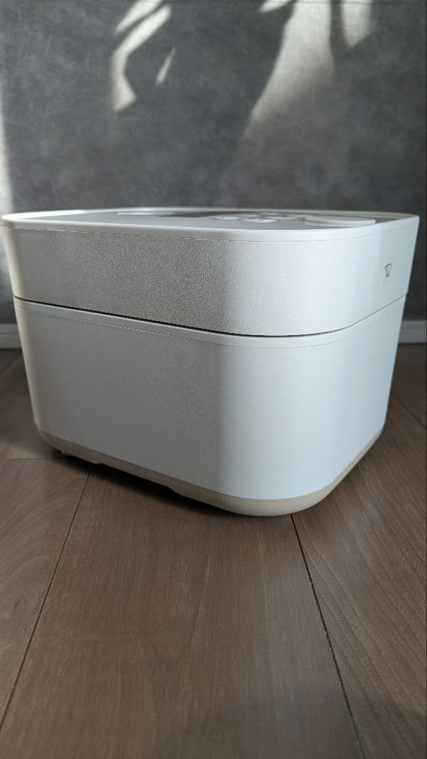 ZOJIRUSHI NW-SA10 5.5合 象印　炊飯器　ホワイト