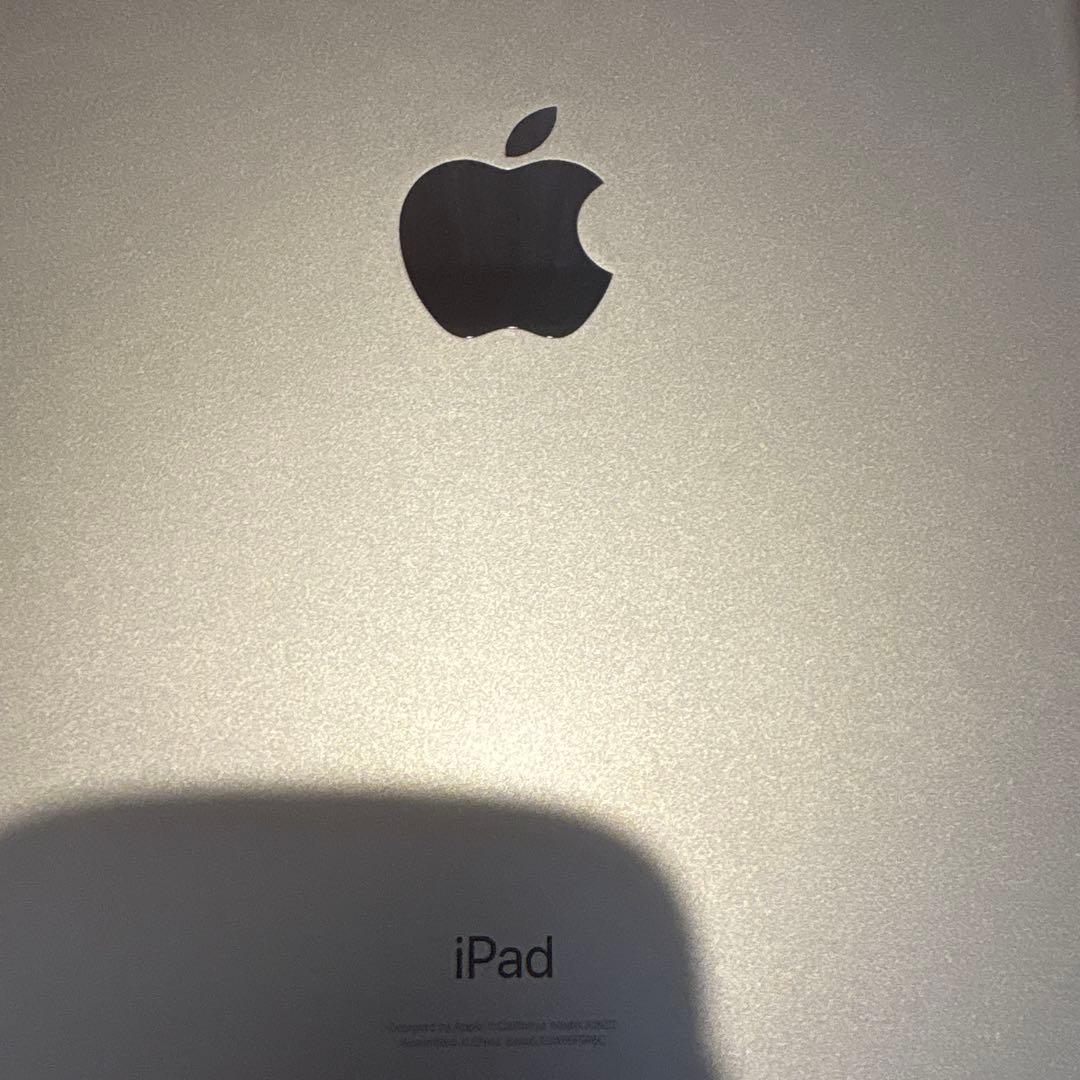Apple iPad シルバー 大画面