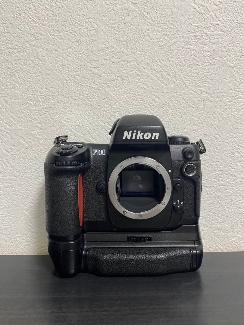 Nikon F100フィルムカメラ　グリップ付き