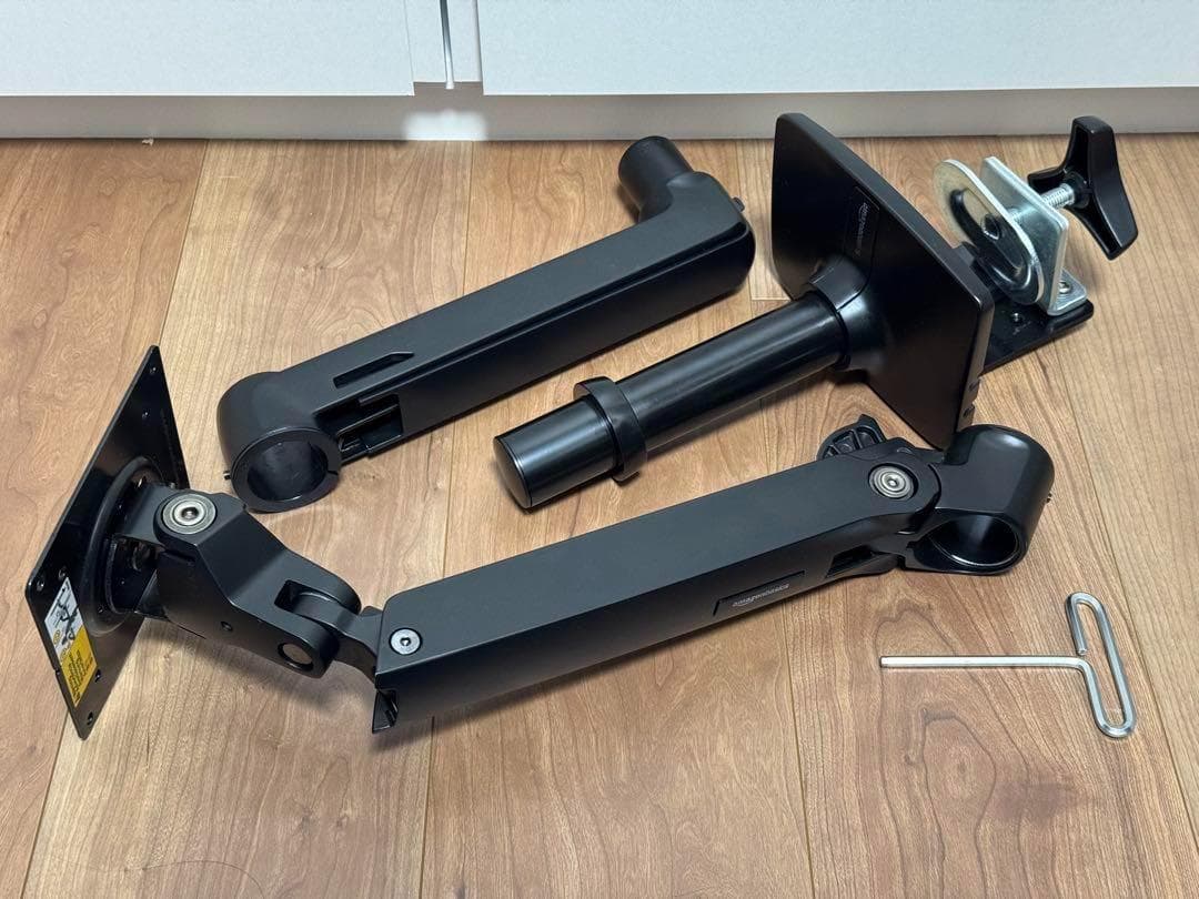 【美品】Amazonベーシック モニターアーム シングルディスプレイタイプ ブ