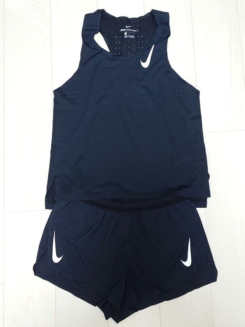 NIKE　エアロスイフトシングレット　ショーツセット