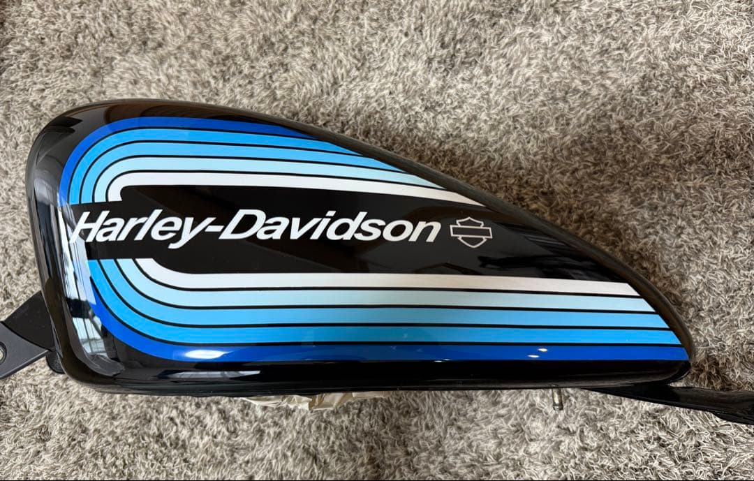 Harley-Davidson 燃料タンク 黒/青 ストライプ