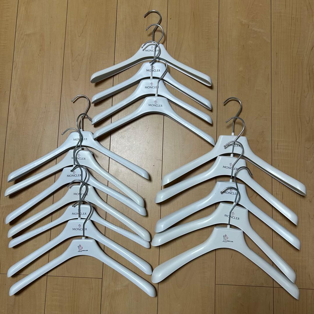 MONCLER ホワイトハンガー 16本セット